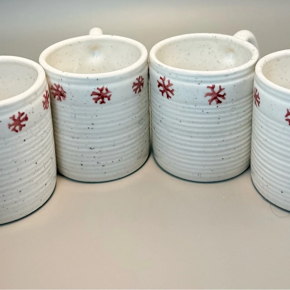 Set 4/ 1999 Hearst Communication Enesco Vintage Snow Flake Mugs Collectables